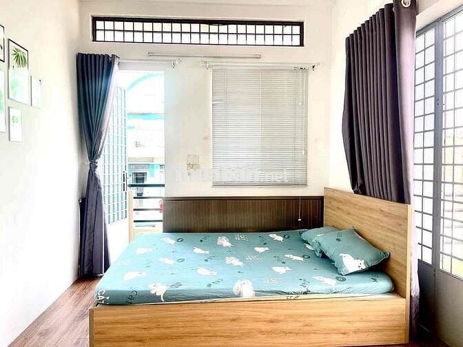 CĂN HỘ QUẬN 4, FULL NỘI THẤT, BAN CÔNG GẦN ĐẠI HỌC LUẬT, CẦU KHÁNH HỘI