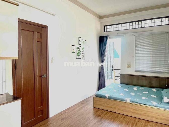 CĂN HỘ QUẬN 4, FULL NỘI THẤT, BAN CÔNG GẦN ĐẠI HỌC LUẬT, CẦU KHÁNH HỘI