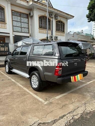 Toyota Hilux 2013 2.5E 4x2 MT - 100000 km