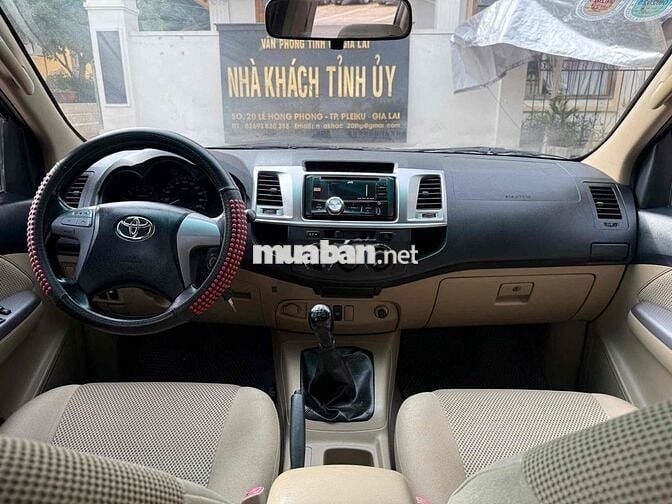 Toyota Hilux 2013 2.5E 4x2 MT - 100000 km