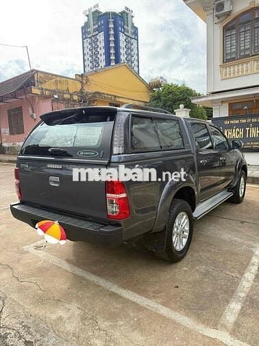 Toyota Hilux 2013 2.5E 4x2 MT - 100000 km