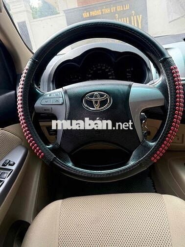 Toyota Hilux 2013 2.5E 4x2 MT - 100000 km