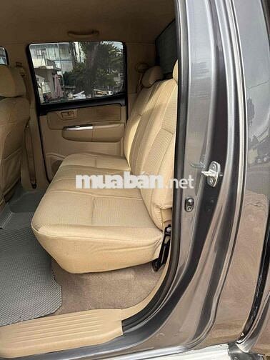 Toyota Hilux 2013 2.5E 4x2 MT - 100000 km