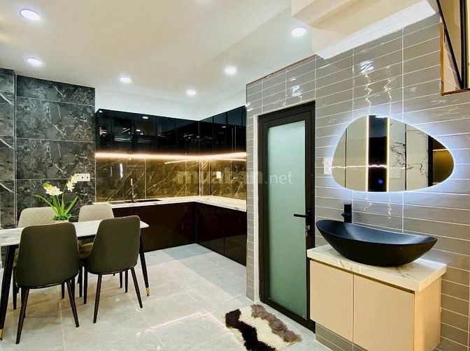 Bán nhà đẹp TRẦN PHÚ, Phường 4 Quận 5 – 1 trệt 2 lầu, 5PN, DT 88,2m2