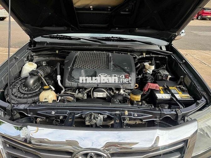 Toyota Hilux 2013 2.5E 4x2 MT - 100000 km