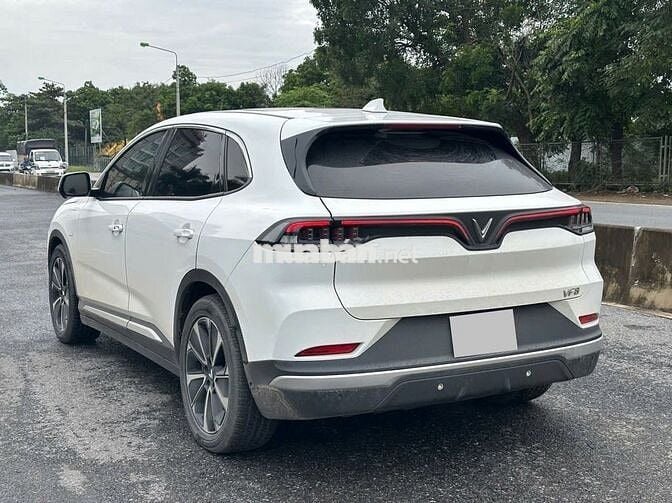 VinFast VF8 Plus 2022 Trắng