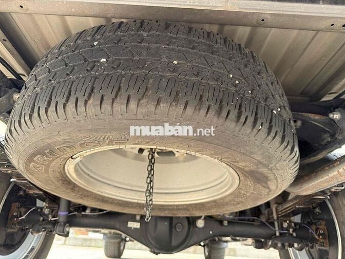 Toyota Hilux 2013 2.5E 4x2 MT - 100000 km