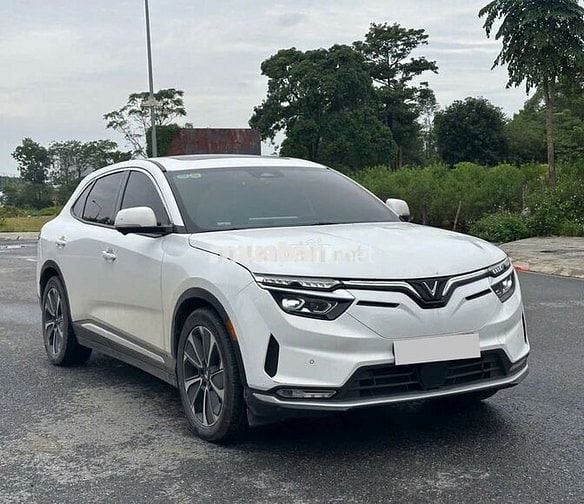 VinFast VF8 Plus 2022 Trắng