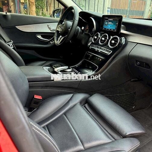 Nhà dư xe Mercedes-Benz C180 2019 Đỏ bstp