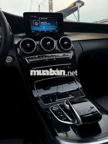 Nhà dư xe Mercedes-Benz C180 2019 Đỏ bstp