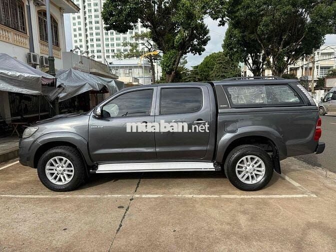 Toyota Hilux 2013 2.5E 4x2 MT - 100000 km