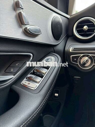 Nhà dư xe Mercedes-Benz C180 2019 Đỏ bstp