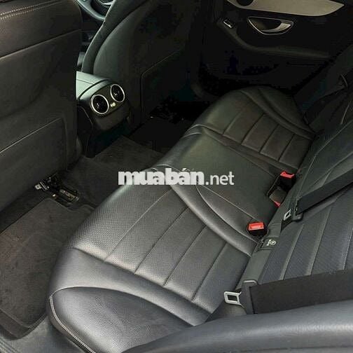 Nhà dư xe Mercedes-Benz C180 2019 Đỏ bstp