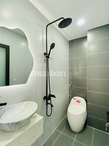 Bán nhà đẹp TRẦN PHÚ, Phường 4 Quận 5 – 1 trệt 2 lầu, 5PN, DT 88,2m2