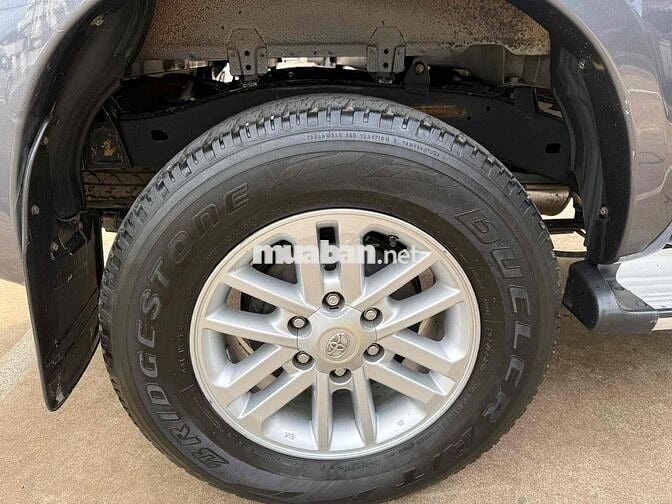 Toyota Hilux 2013 2.5E 4x2 MT - 100000 km