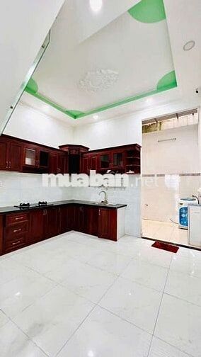 Cho thuê nhà tx gần ubp tx cũ 4p ngủ 4wc giá 8tr