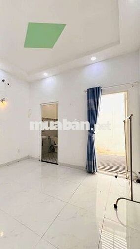 Cho thuê nhà tx gần ubp tx cũ 4p ngủ 4wc giá 8tr