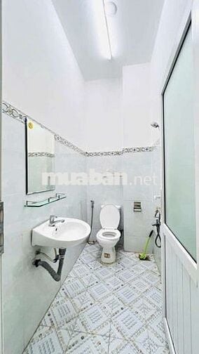 Cho thuê nhà tx gần ubp tx cũ 4p ngủ 4wc giá 8tr