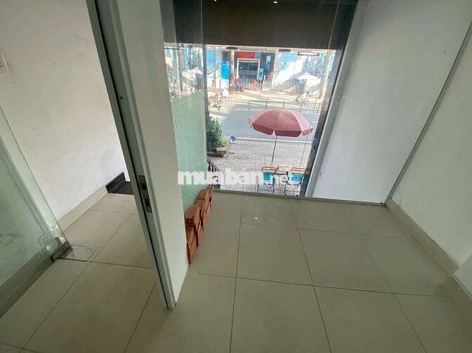 Mặt tiền 3/2 , 1 mặt bằng + 1 phòng phía sau 2 WC