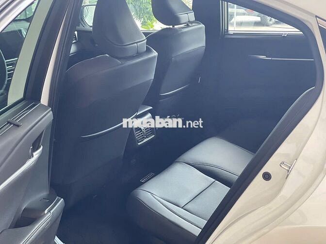 Toyota Camry 2025 2.5HEV MID 2025 giá 1.310 triệu