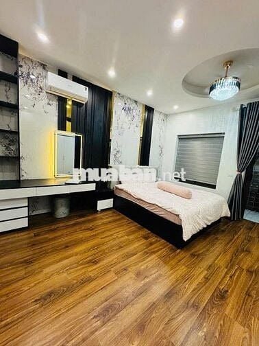 Bán Nhà Thạch Bàn, Long Biên, DT 39m2, Giá 6.4 tỷ có thương lượng