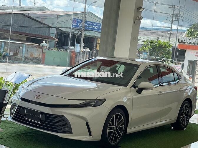 Toyota Camry 2025 2.5HEV MID 2025 giá 1.310 triệu