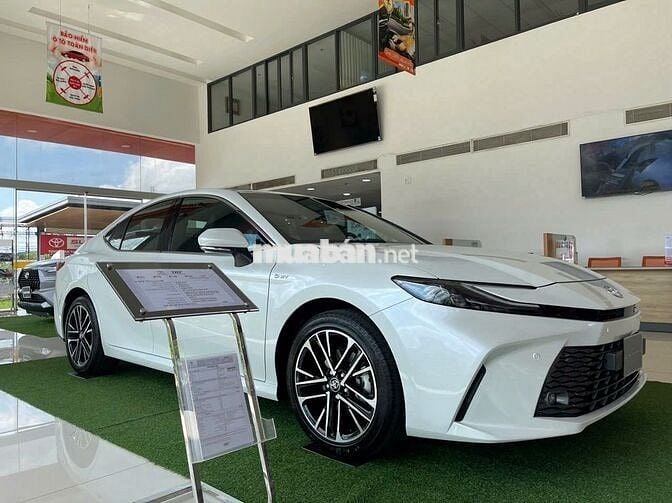 Toyota Camry 2025 2.5HEV MID 2025 giá 1.310 triệu