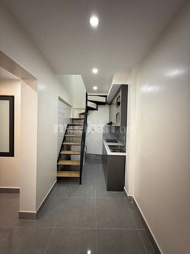 Bán Nhà Kinh Doanh, Ô TÔ, Quỳnh Mai 140m, giá 8,9 tỷ.