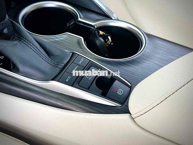 🚘 Toyota Camry 2.0Q 2022 - 1 chủ từ đầu - Siêu Đẹp