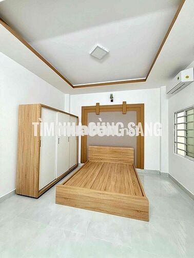 NHÀ  SÁT GIGAMALL, CÓ NỘI THẤT CƠ BẢN MÁY LẠNH VÀ SÂN ĐẬU ÔTÔ 7 CHỖ,