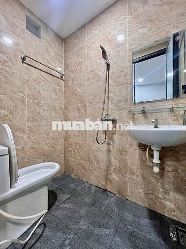 PHÒNG CỬA SỔ ĐÓN NẮNG MỚI SÁT ETOWN CỘNG HÒA NHÀ THANG MÁY - AN NINH