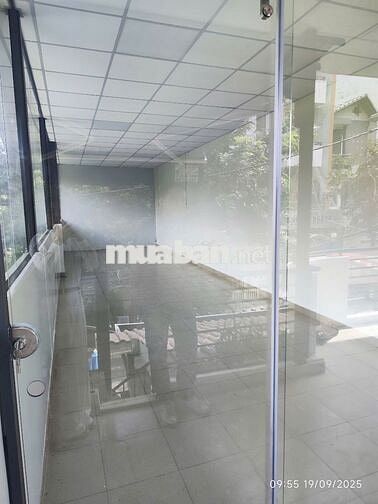 Cho thuê phòng tại tầng 1, căn góc số 152 đường số 39, quận 7