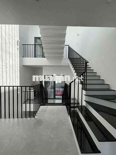 CHO THUÊ NHÀ: TRỆT 1 LỬNG 1 LẦU VÀ SÂN THƯỢNG -  KDC 586