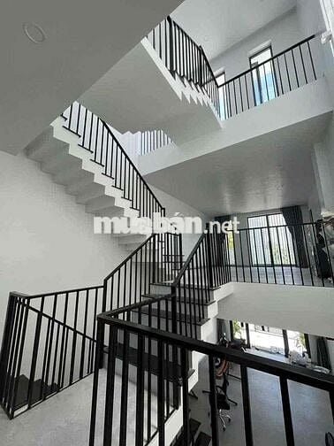 CHO THUÊ NHÀ: TRỆT 1 LỬNG 1 LẦU VÀ SÂN THƯỢNG -  KDC 586