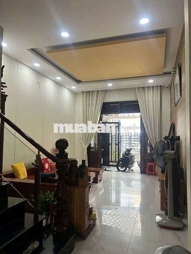 Nhà mới sẵn nội thất , đi bộ ra chợ 4pn 5wc .đươ ng ôtô tới cửa