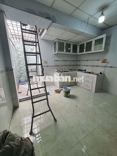 Mặt tiền Đường Chín 4x32 Trống Suốt Mới Ken