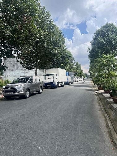 Nhà Trệt 2 Lầu Sân Thượng Khu Hồng Loan 5C