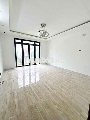 Nhà Trệt 2 Lầu Sân Thượng Khu Hồng Loan 5C