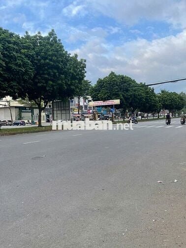 Cho thuê nhà mặt tiền đường Vành đai trong 4,5x20m có 1 lửng, lề rộng