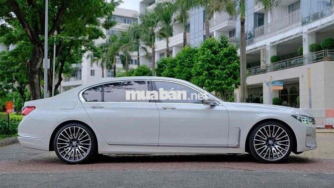 BMW 740i PE 2020 Trắng 20.000 km