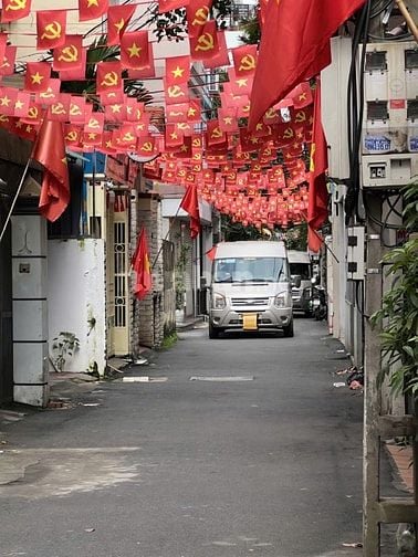 BÁN NHÀ 5 TẦNG THẠCH BÀN, Ô TÔ ĐỖ CỬA  (35m2 – Giá 7 TỶ 9)