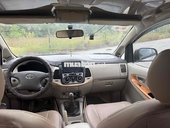 Toyota Innova 2010 G - 223456 km