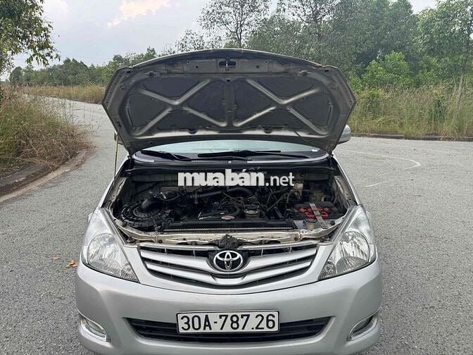 Toyota Innova 2010 G - 223456 km