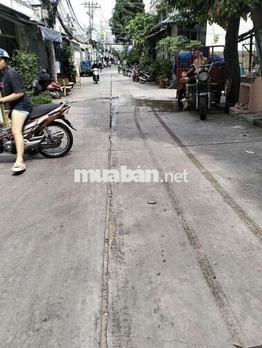 Quá rẻ! Nhanh mới kịp khách ơi, nhà cấp 4 Dt 4❌20 có 2Mt hẻm tải 7,5tr