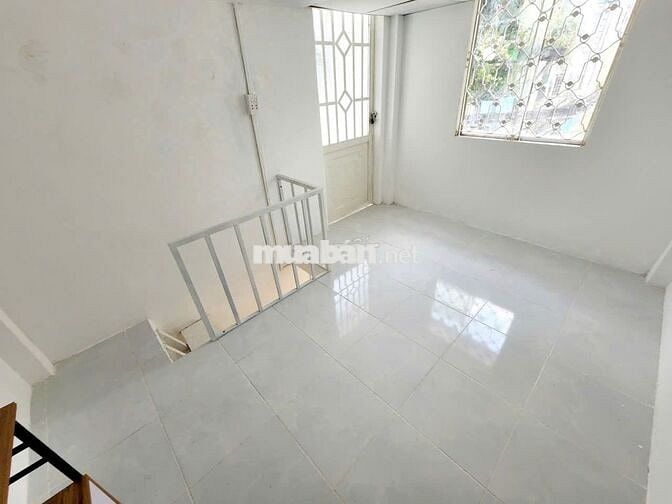 Nhà hẻm 20m2, 1 phòng ngủ, đường Nguyên Hồng, Q. Bình Thạnh
