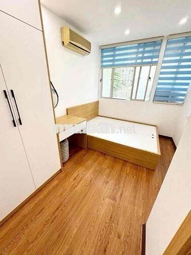 Tập thể Giải Phóng 2 thoáng 70m 2 ngủ 2WC ô tô đỗ, ban công, tặng NT