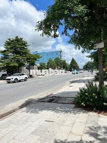 Bán đất đường Võ Văn Kiệt 300m2 trung tâm thành phố mới