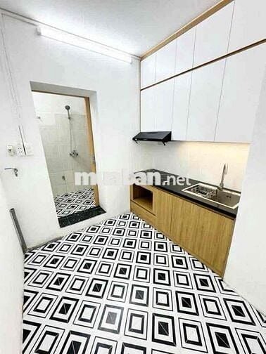 Tập thể Giải Phóng 2 thoáng 70m 2 ngủ 2WC ô tô đỗ, ban công, tặng NT