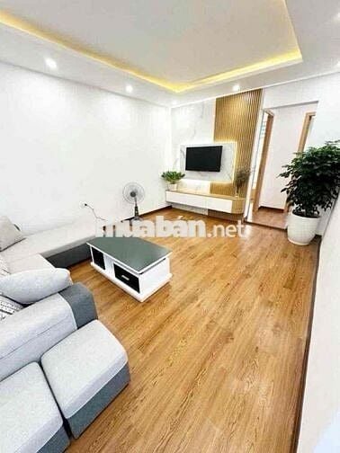 Tập thể Giải Phóng 2 thoáng 70m 2 ngủ 2WC ô tô đỗ, ban công, tặng NT