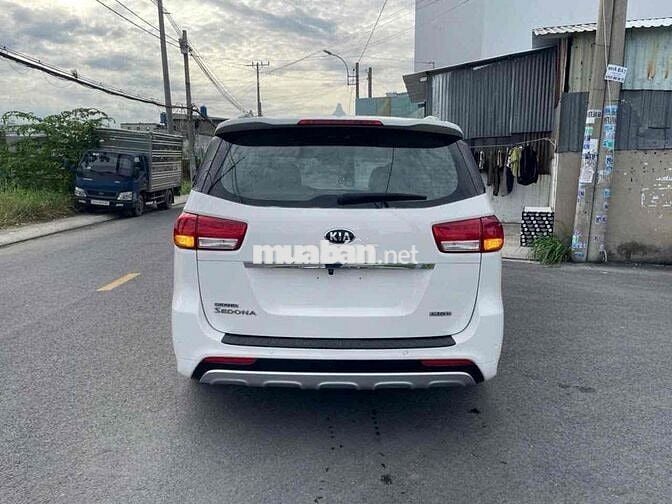 Kia Sedona 2016 Full Dầu. xe gia đình. cực đẹp.